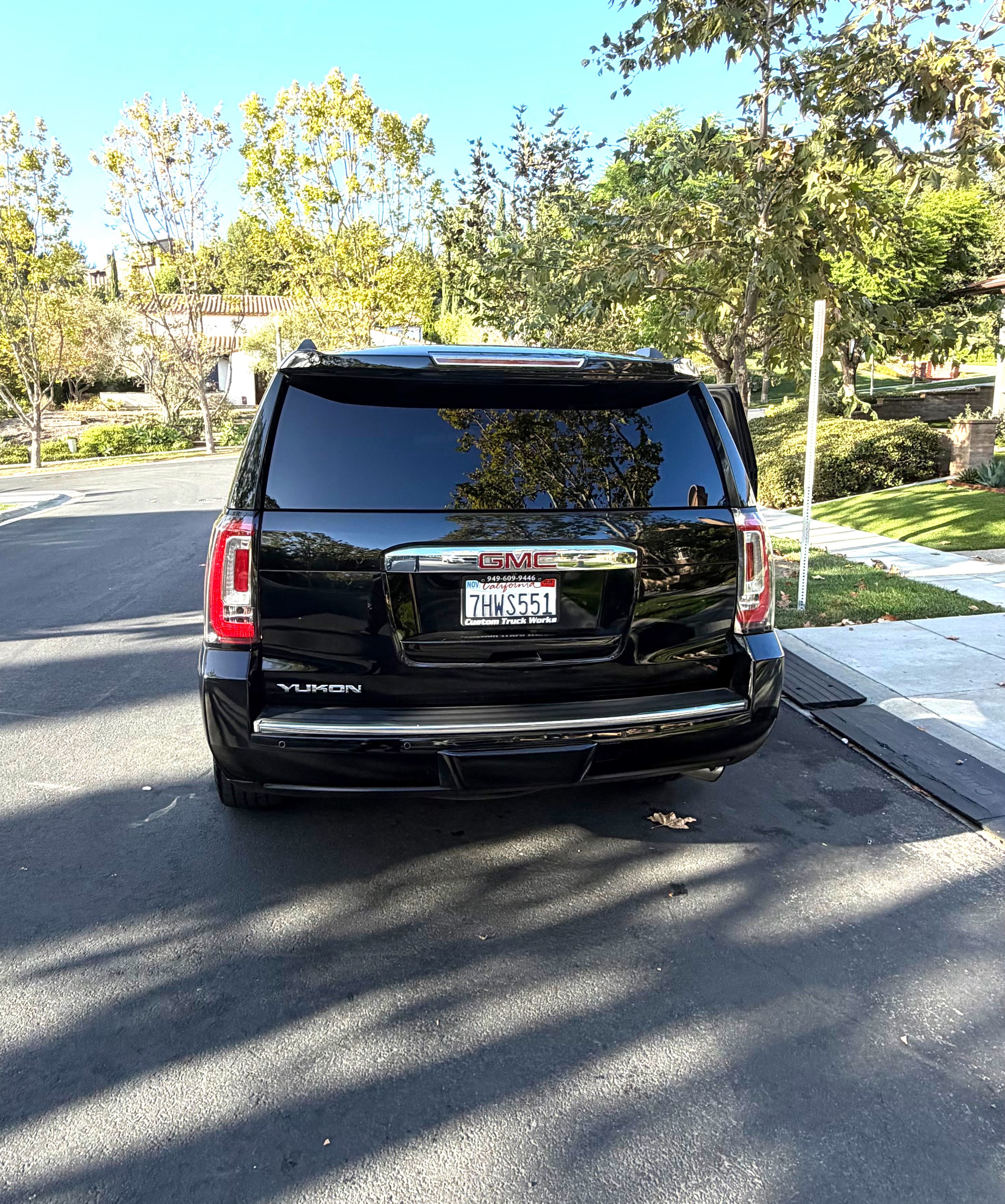 Used 2015 GMC Yukon Denali w/ Touring Package AWD/4WD image 6
