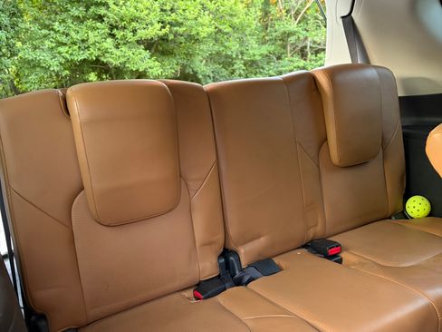 Used 2016 INFINITI QX80 4WD w/ All Season Package image 10