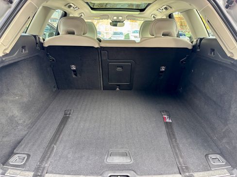 Used 2022 Volvo XC60 B5 Momentum w/ Climate Package image 14