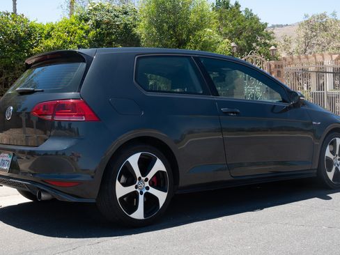 Used 2015 Volkswagen GTI SE FWD image 5