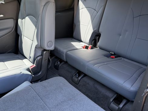 Used 2019 Buick Enclave Essence FWD image 15