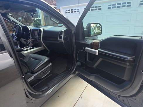 Used 2019 Ford F150 Lariat RWD image 9