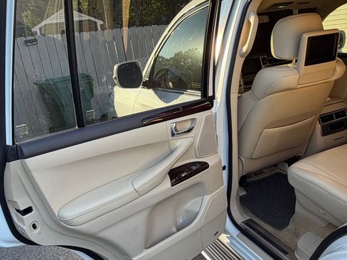 Used 2014 Lexus LX 570 4WD image 25