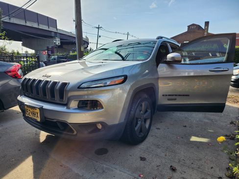 Used 2016 Jeep Cherokee 75th Anniversary AWD/4WD image 14