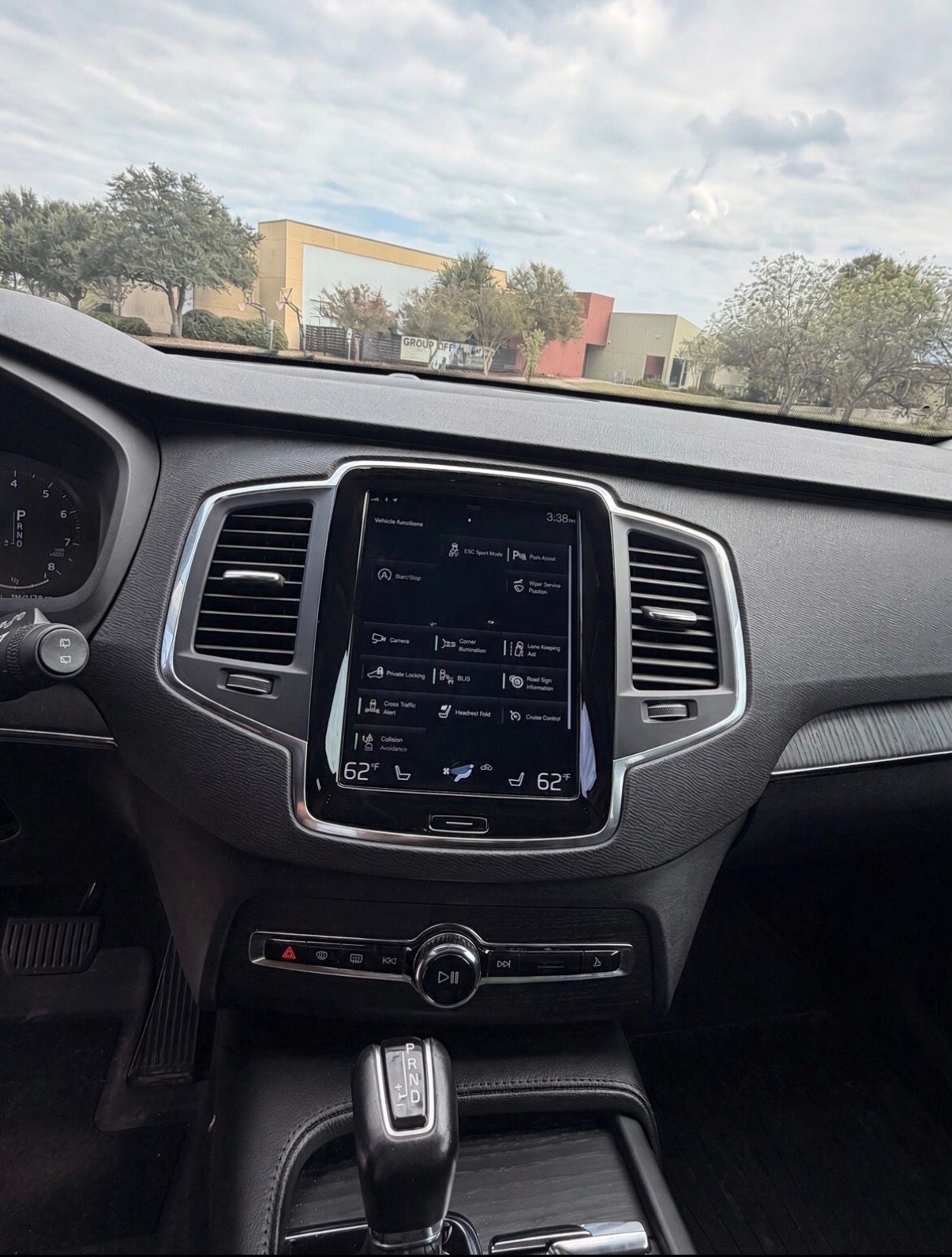 Used 2020 Volvo XC90 T5 Momentum w/ Protection Package Premier AWD/4WD image 13