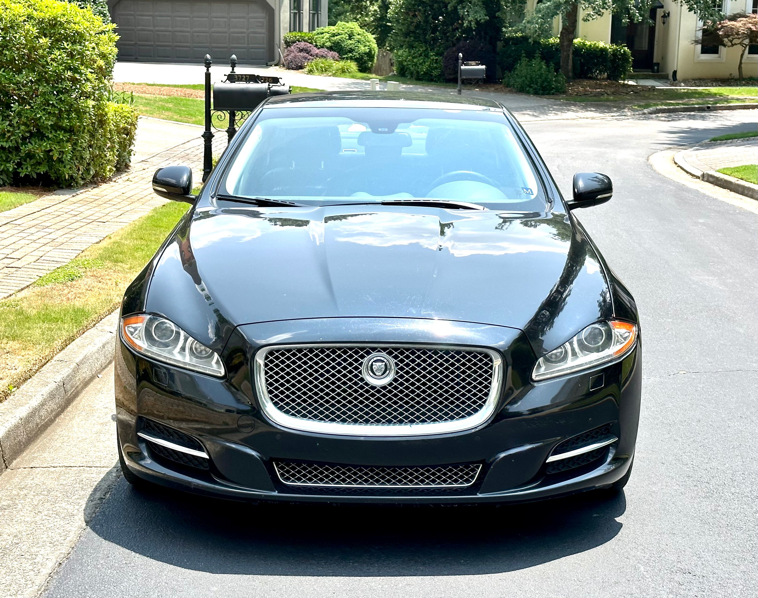 Used 2013 Jaguar XJ RWD image 1