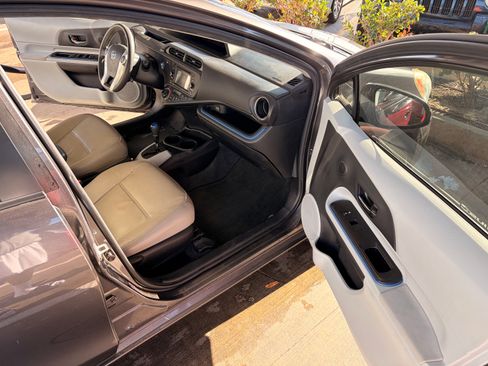 Used 2013 Toyota Prius C Three image 11