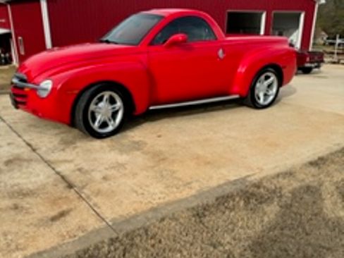 Used 2004 Chevrolet SSR w/ Preferred Equipment Group image 1