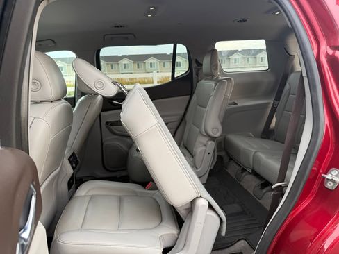 Used 2019 GMC Acadia SLT w/ LPO, Floor Liner Package image 12