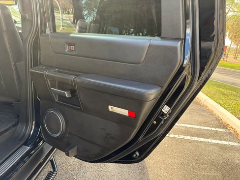 Used 2005 HUMMER H2 SUT Sport Utility Pickup 4D w/ Preferred Equipment Group image 13