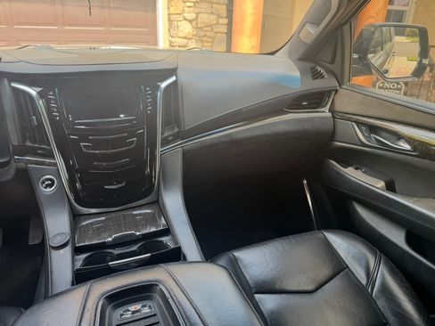 Used 2015 Cadillac Escalade ESV Platinum AWD/4WD image 22