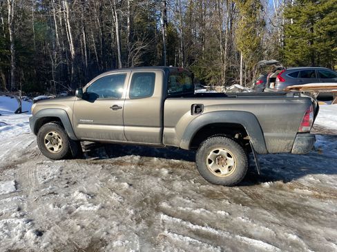 Used 2010 Toyota Tacoma 4x4 Access Cab image 11