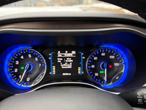 Used 2017 Chrysler Pacifica Touring-L image 11