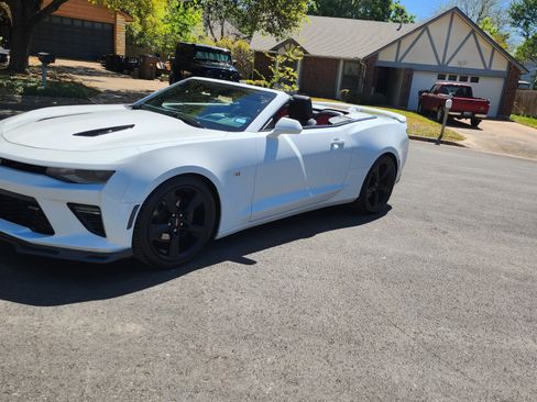 Used 2018 Chevrolet Camaro SS image 2