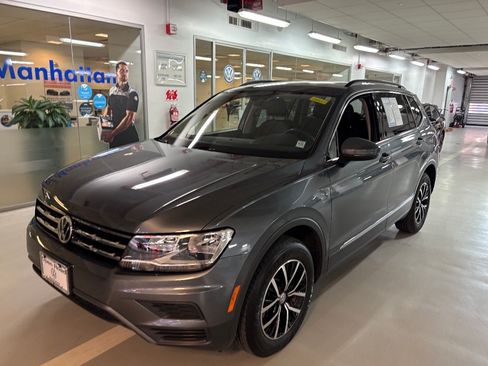 Used 2021 Volkswagen Tiguan SE w/ Panoramic Sunroof Package image 1