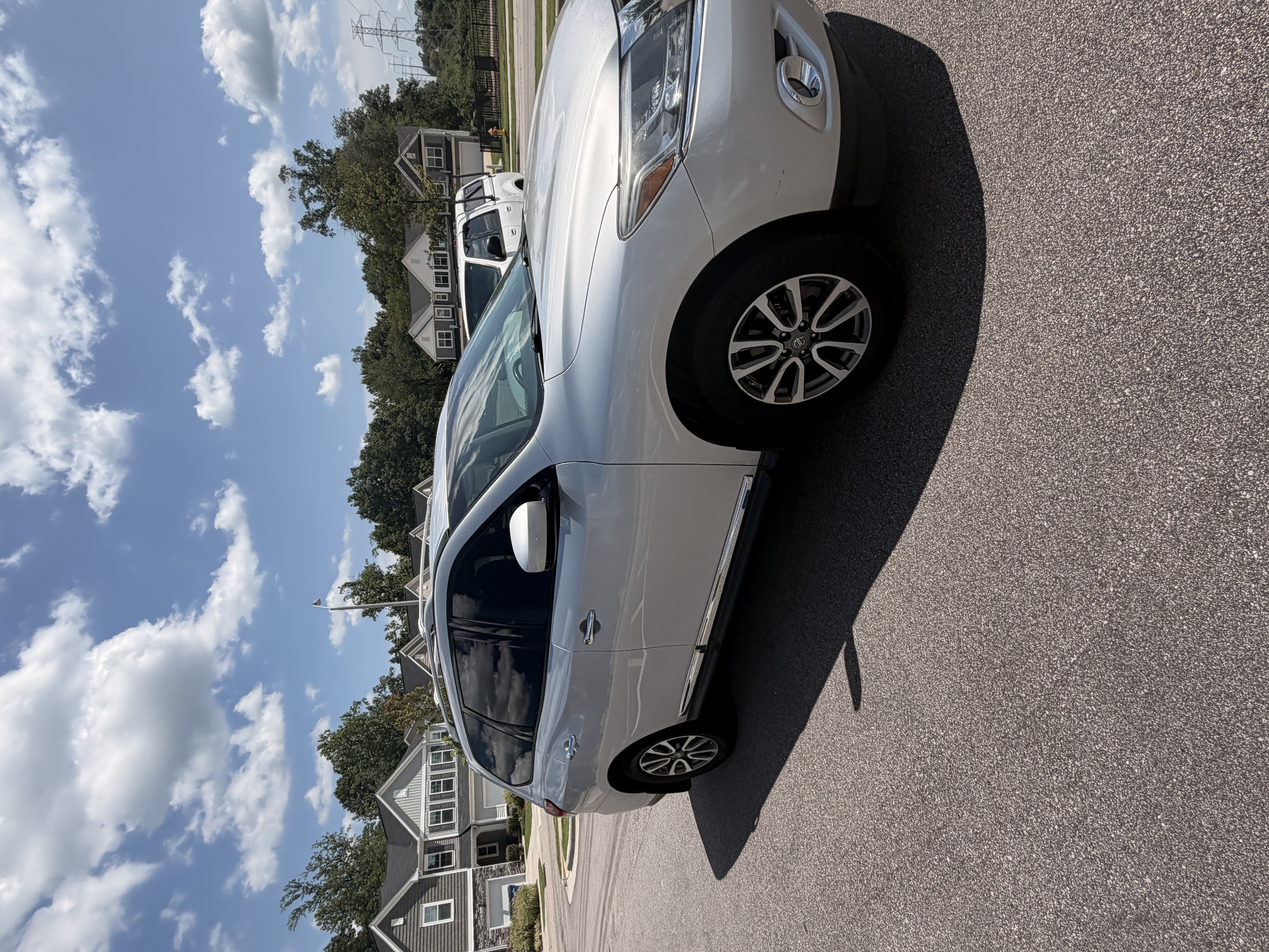 Used 2014 Nissan Pathfinder SL w/ SL Tech Package FWD image 6
