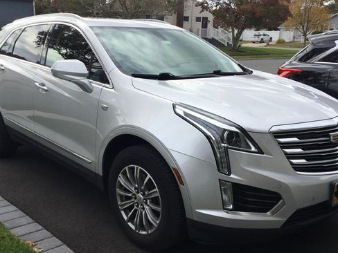 Used 2018 Cadillac XT5 Luxury image 2