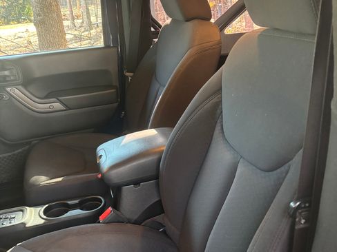 Used 2013 Jeep Wrangler Sport image 8