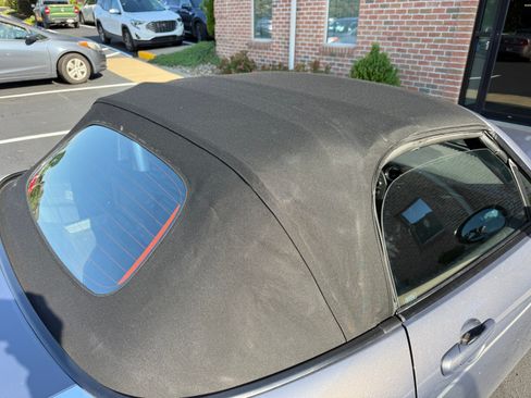 Used 2006 MAZDA MX-5 Miata Grand Touring RWD image 16