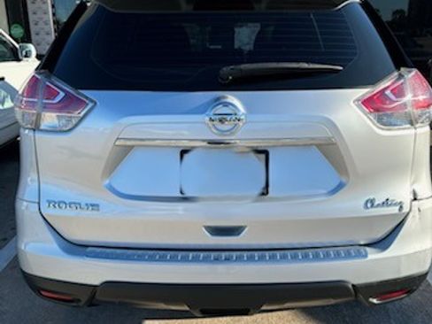 Used 2016 Nissan Rogue S image 11