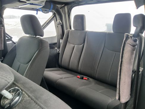 Used 2017 Jeep Wrangler Sport image 12