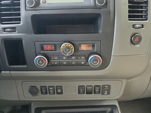 Used 2017 Nissan NV 3500 SL RWD image 5
