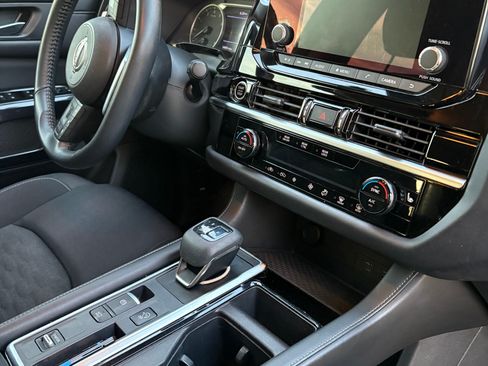 Used 2022 Nissan Pathfinder SV w/ SV Black Package image 13