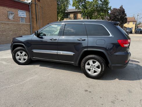 Used 2013 Jeep Grand Cherokee Laredo w/ Laredo E Group AWD/4WD image 2