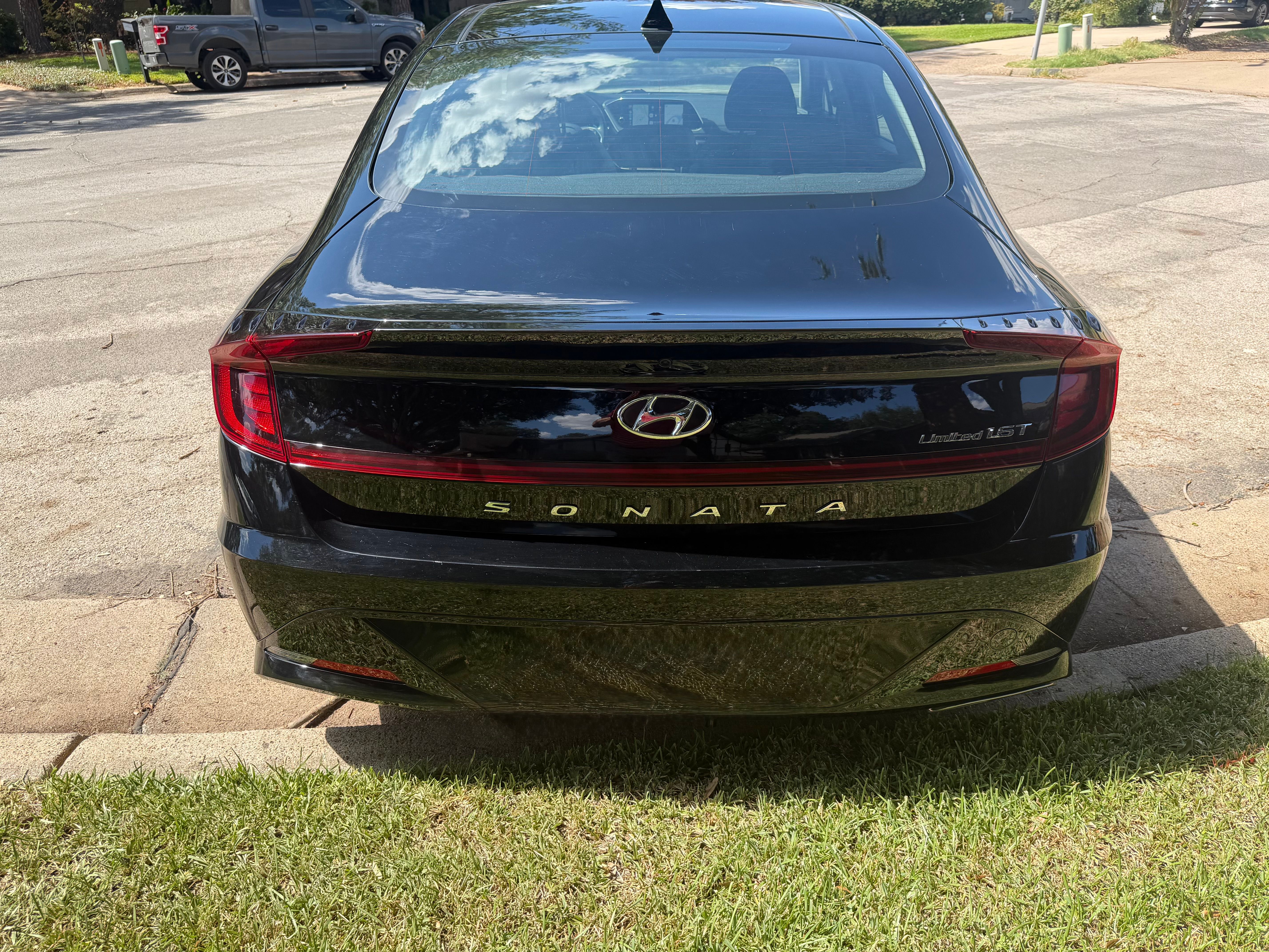 Used 2023 Hyundai Sonata Limited w/ Cargo Package FWD image 6
