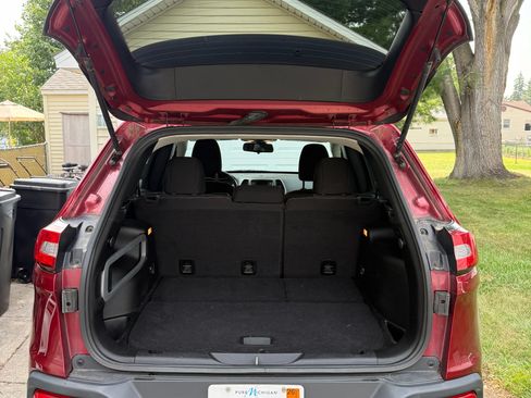 Used 2015 Jeep Cherokee Latitude w/ Cold Weather Group FWD image 17