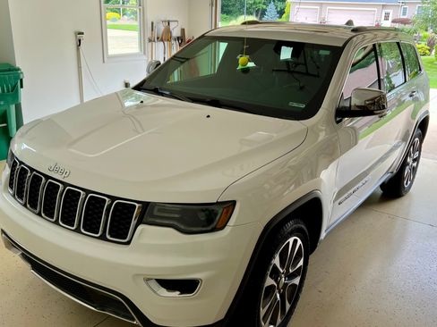 Used 2018 Jeep Grand Cherokee Limited w/ Luxury Group II image 23