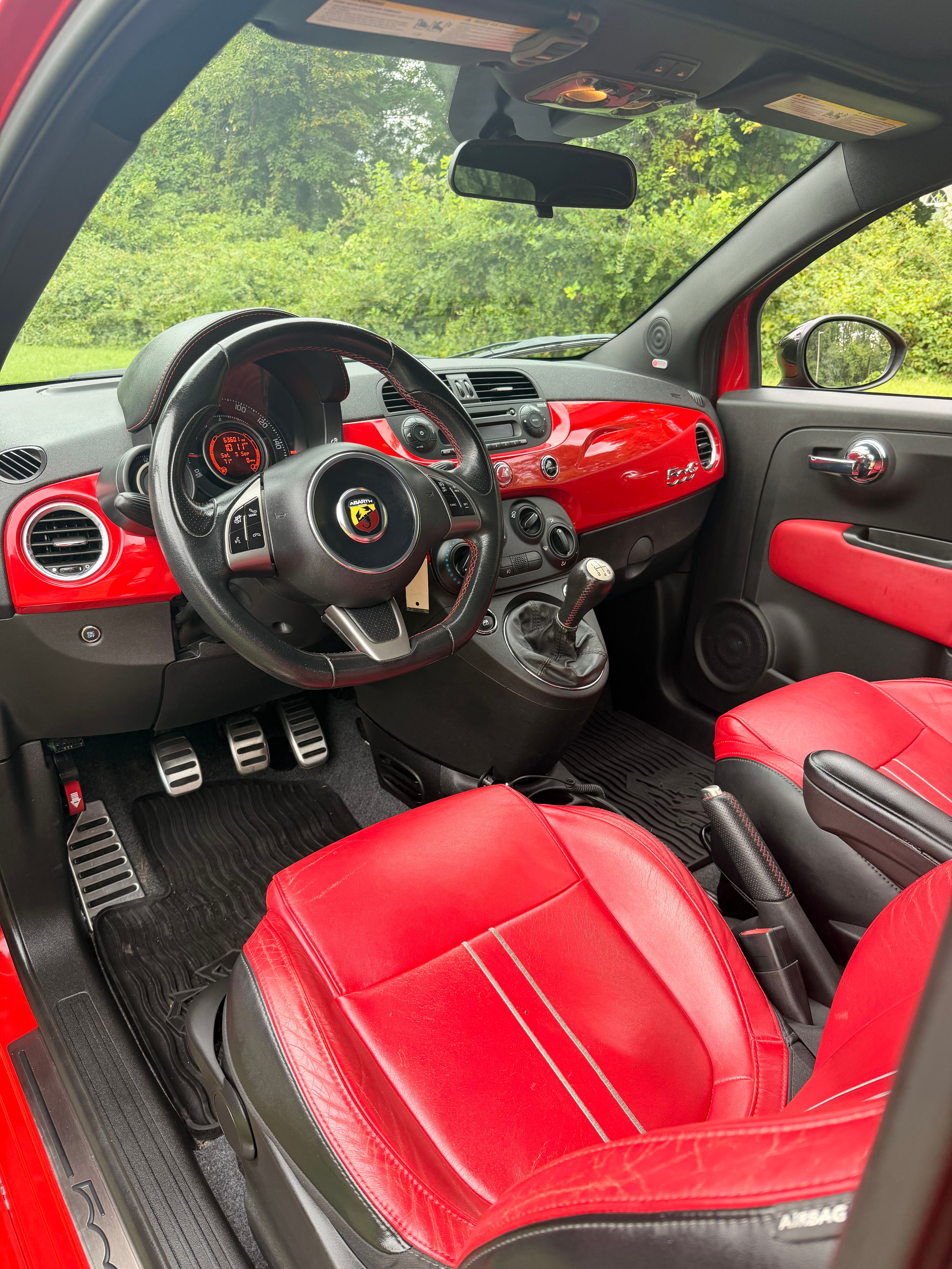 Used 2013 FIAT 500 Abarth w/ Beats Audio Pkg FWD image 16