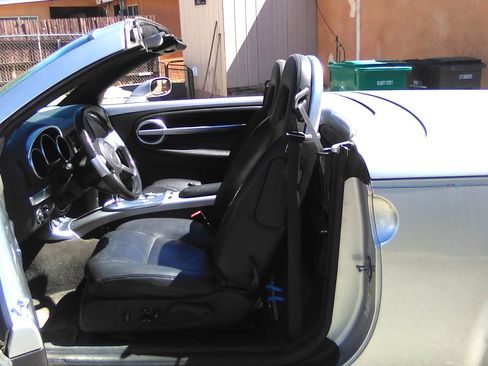 Used 2005 Chevrolet SSR w/ Preferred Equipment Group RWD image 6