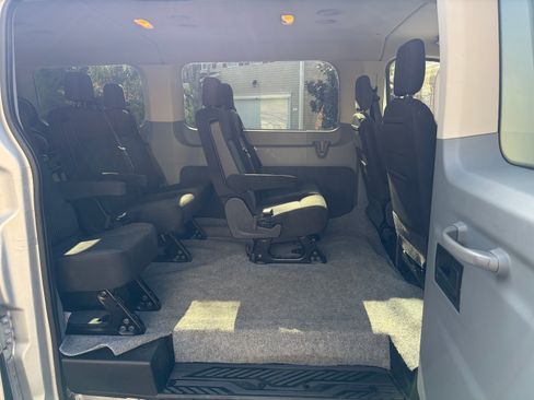 Used 2019 Ford Transit 150 XLT image 10
