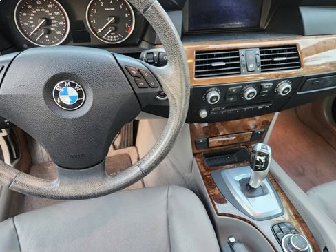 Used 2010 BMW 528i Sedan image 6