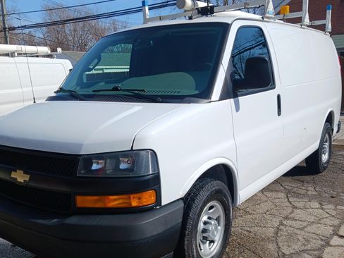 Used 2018 Chevrolet Express 2500 w/ Driver Convenience Package image 5