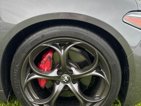 Used 2019 Alfa Romeo Giulia w/ Nero Edizione image 12