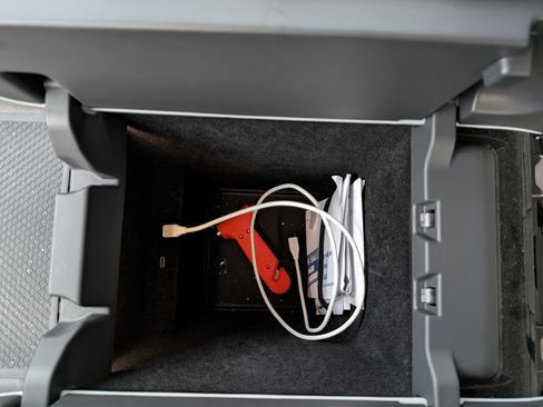 Used 2023 Rivian R1S Adventure image 29