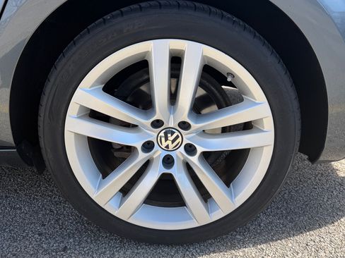 Used 2014 Volkswagen CC Executive image 18