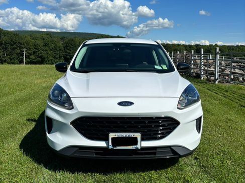 Used 2021 Ford Escape SE w/ SE Sport Appearance Package AWD/4WD image 2