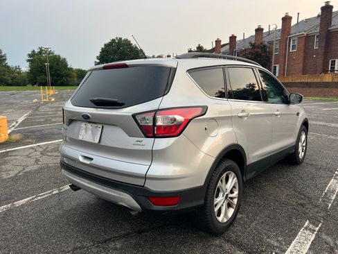 Used 2018 Ford Escape SE FWD image 4