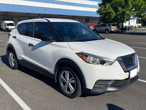 Used 2020 Nissan Kicks S FWD image 2