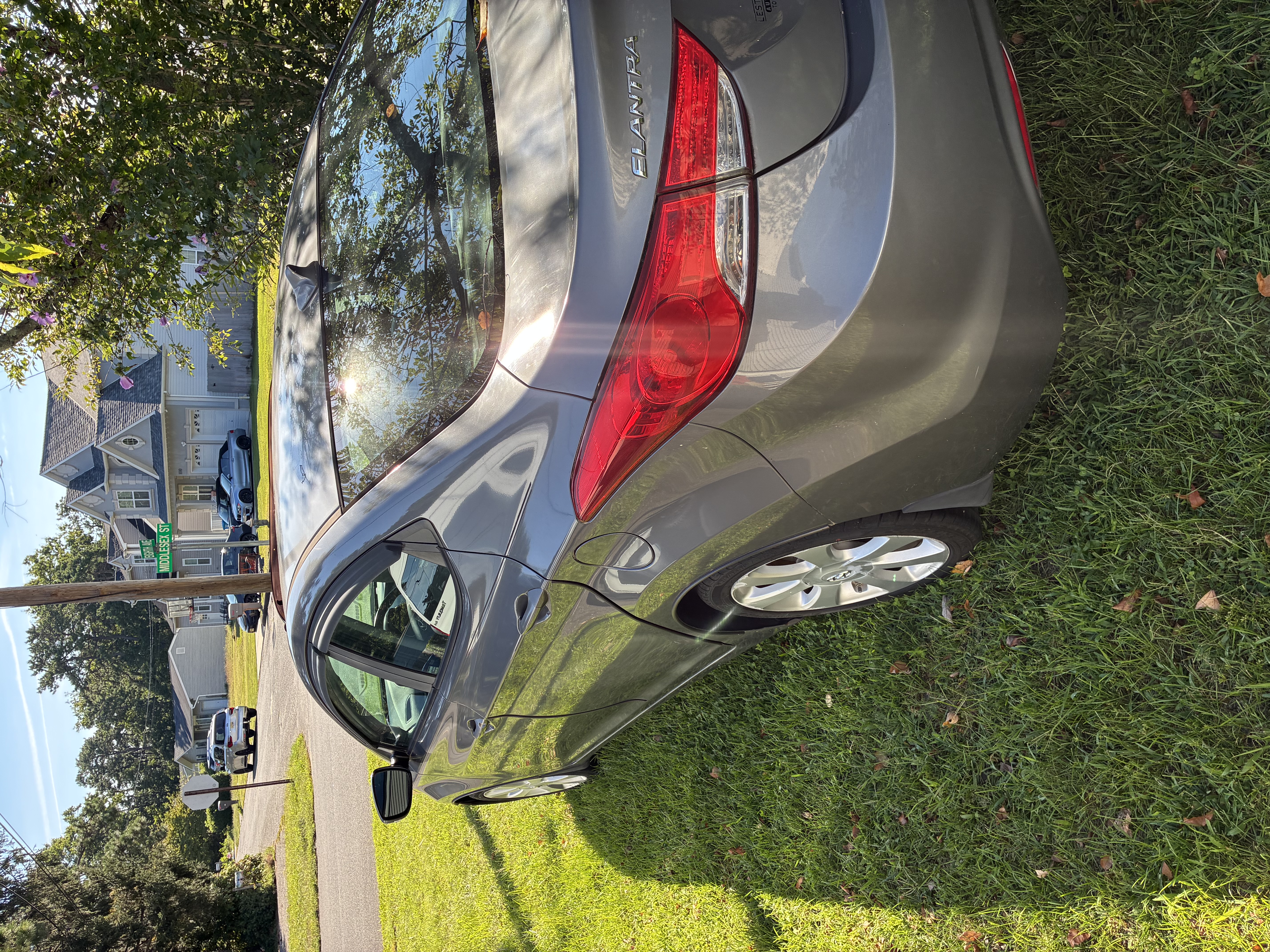 Used 2013 Hyundai Elantra Limited FWD image 2