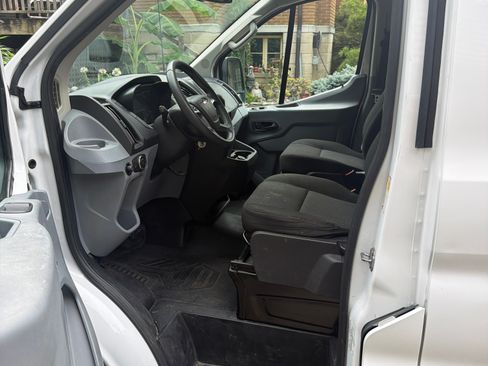 Used 2018 Ford Transit 250 130 Low Roof w/ Exterior Upgrade Package RWD image 6