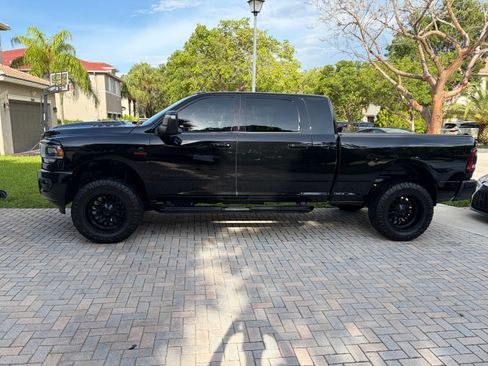 Used 2024 RAM 2500 Laramie w/ Night Edition AWD/4WD image 4