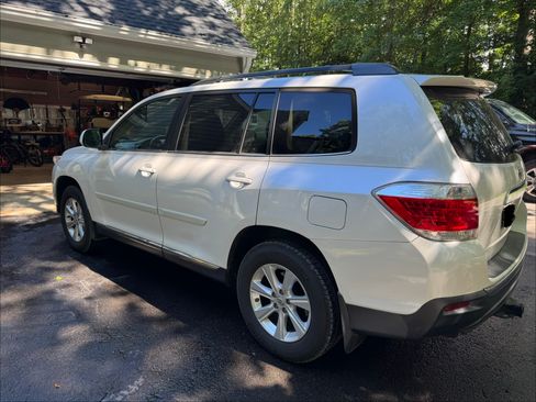 Used 2012 Toyota Highlander SE w/ Tow Pkg AWD/4WD image 6