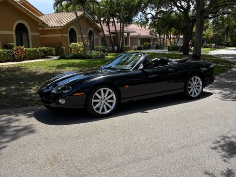 Used 2005 Jaguar XK8 Convertible RWD image 13