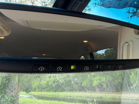 Used 2014 Nissan Pathfinder Platinum FWD image 15