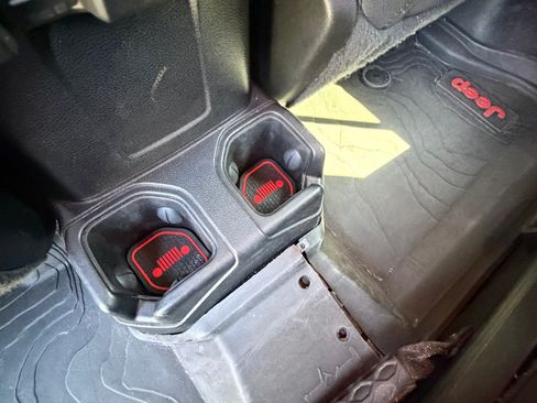 Used 2020 Jeep Gladiator Sport w/ Quick Order Package 24S image 14