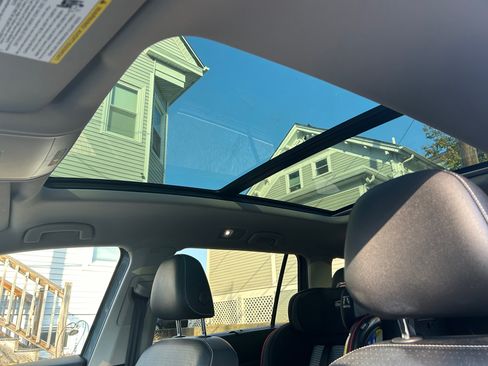 Used 2021 Volkswagen Atlas SE w/ Panoramic Sunroof Package image 9